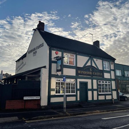 The Windsor Castle Inn Lye Bagian luar foto