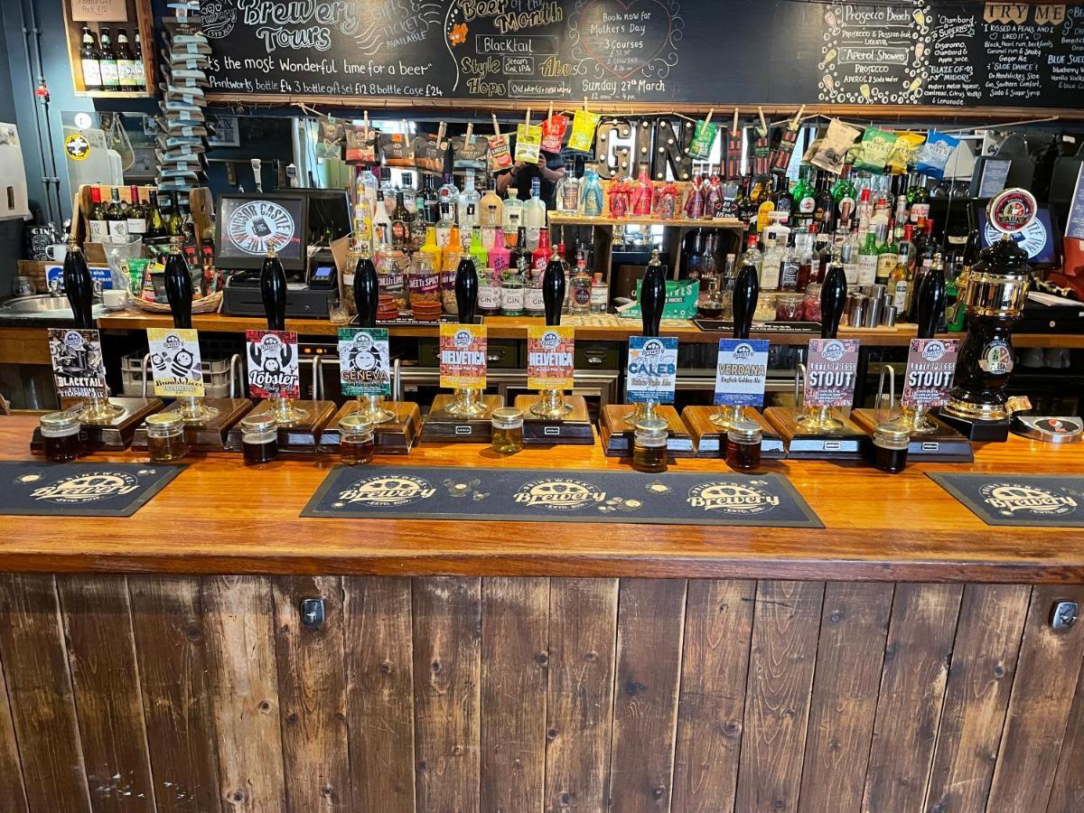 The Windsor Castle Inn Lye Bagian luar foto