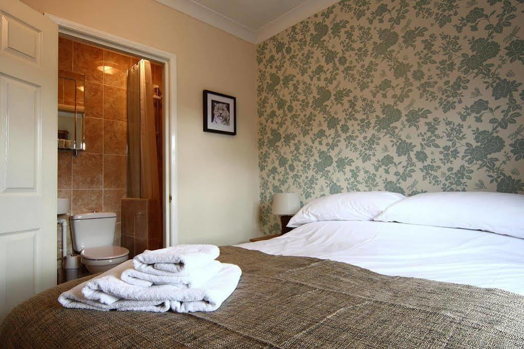 The Windsor Castle Inn Lye Bagian luar foto