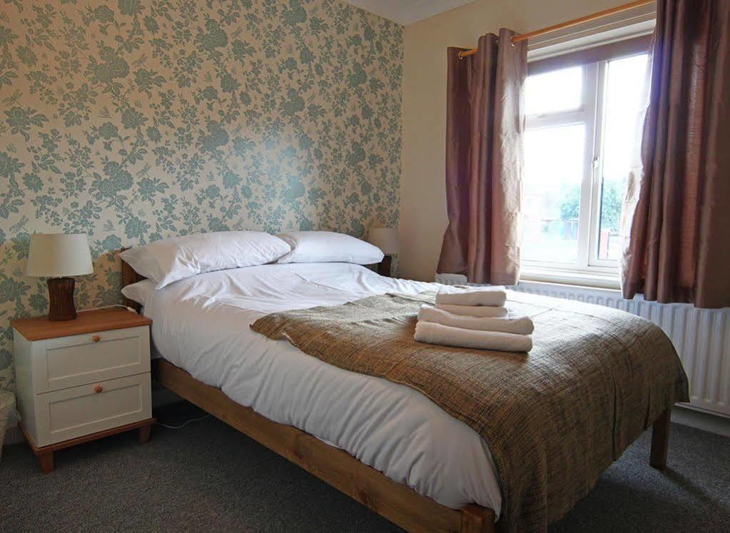The Windsor Castle Inn Lye Bagian luar foto