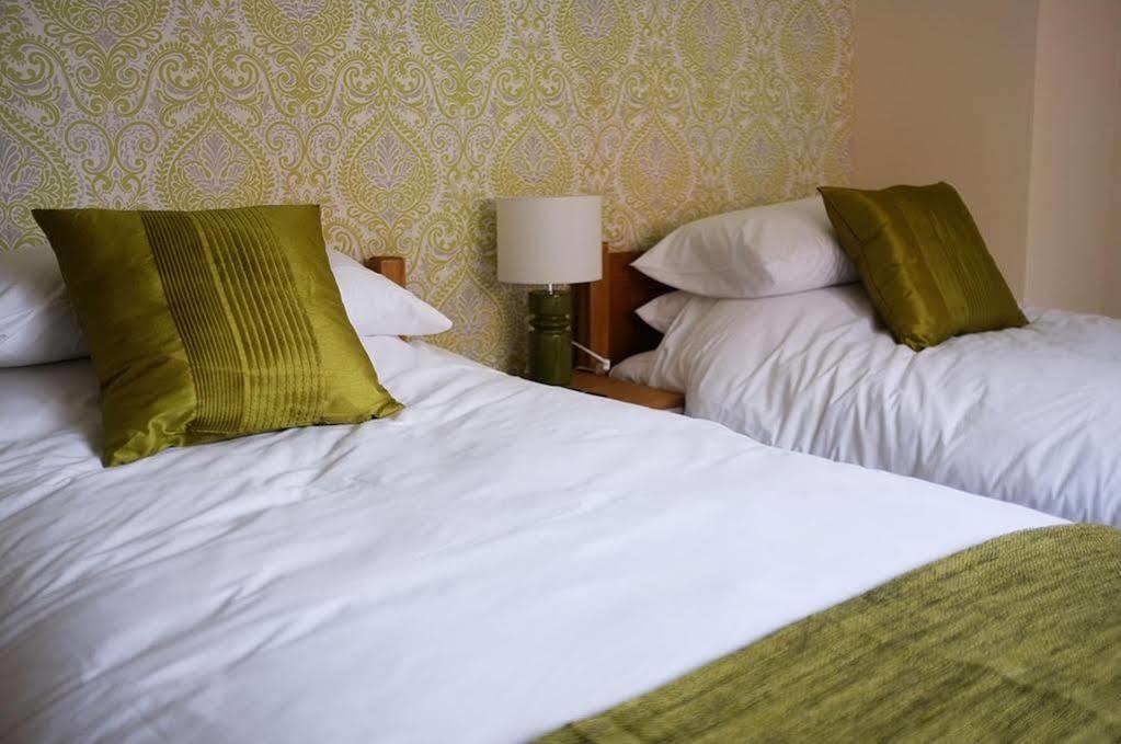 The Windsor Castle Inn Lye Bagian luar foto