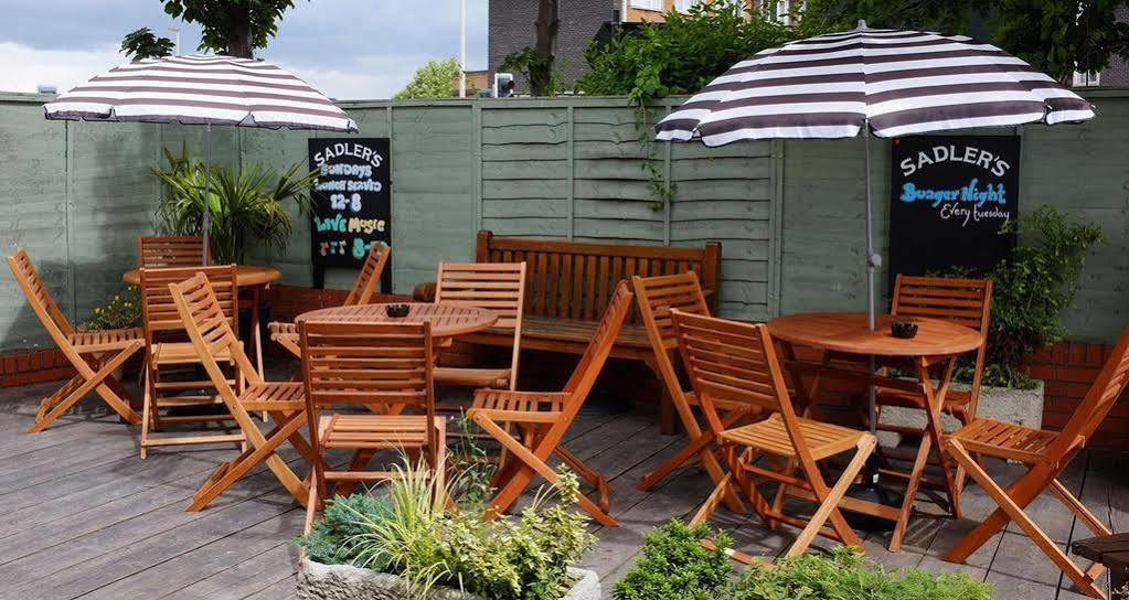 The Windsor Castle Inn Lye Bagian luar foto