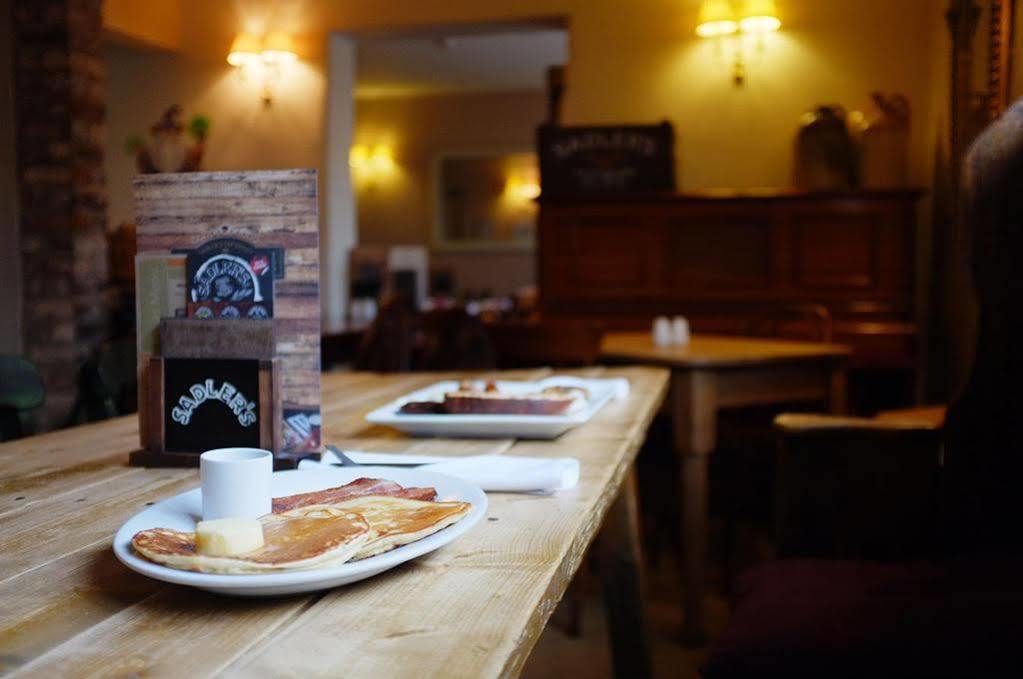The Windsor Castle Inn Lye Bagian luar foto