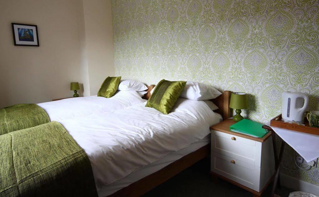 The Windsor Castle Inn Lye Bagian luar foto