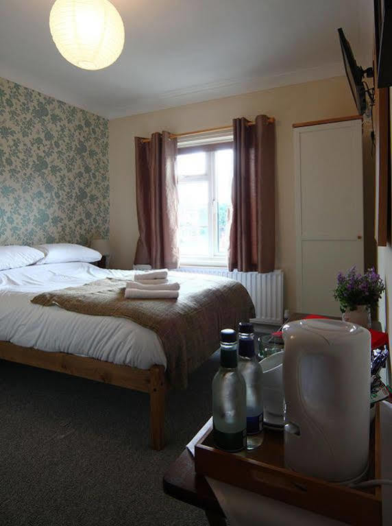 The Windsor Castle Inn Lye Bagian luar foto