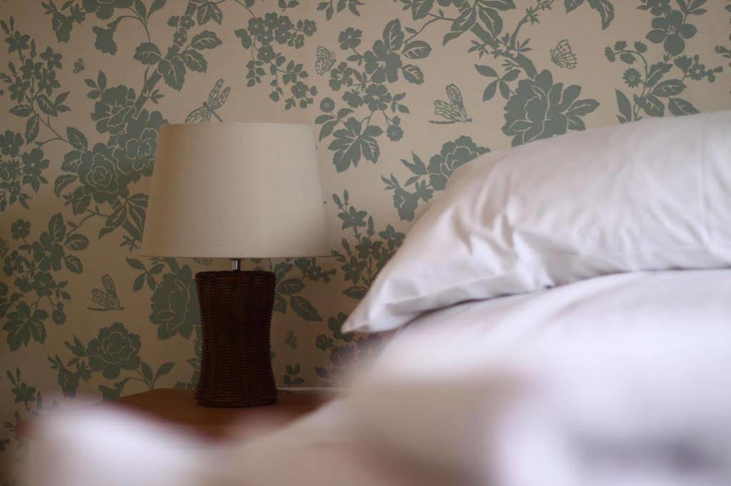 The Windsor Castle Inn Lye Bagian luar foto
